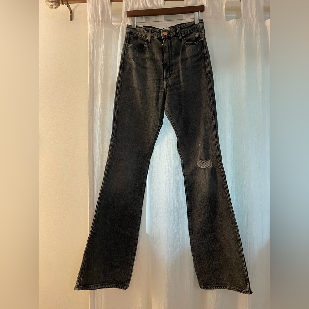 Wrangler women’s high waisted flare jeans size 30. Length is 34, new w/tags